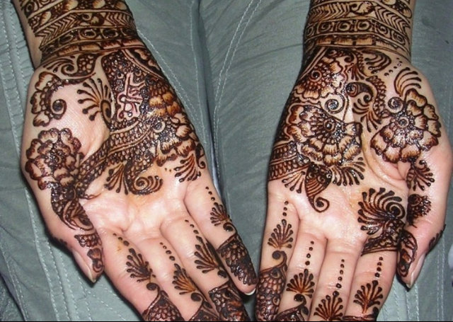 Arabic Mehandi Design with intricate designs on the fingers