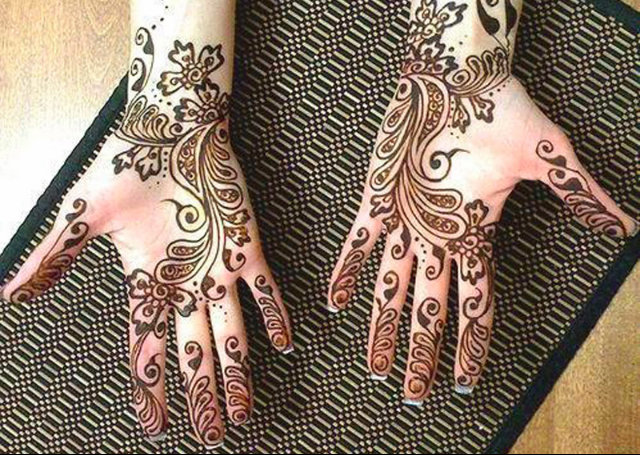 Arabic Mehandi Design featuring tulip pattern