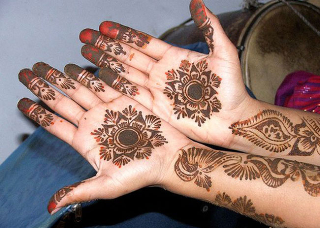 Elegant Arabic Mehandi Design 2014