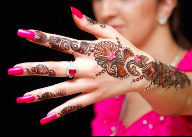 Floral Motif Arabic Mehandi Design 2014