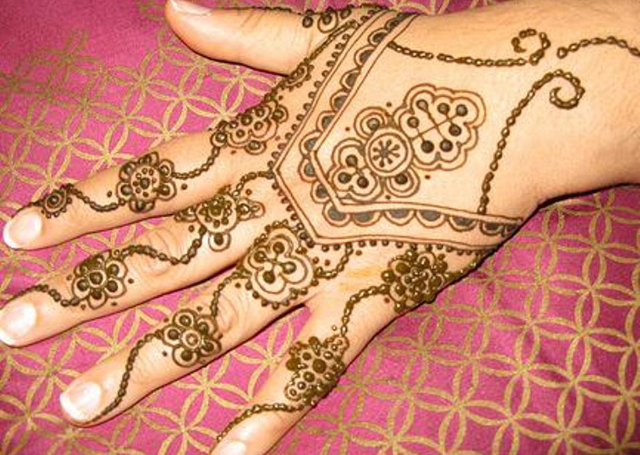 Best Arabic Mehandi Design with haath-panja pattern