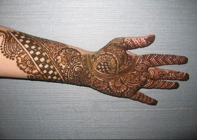 Best Arabic Mehandi Design with geometric patterns