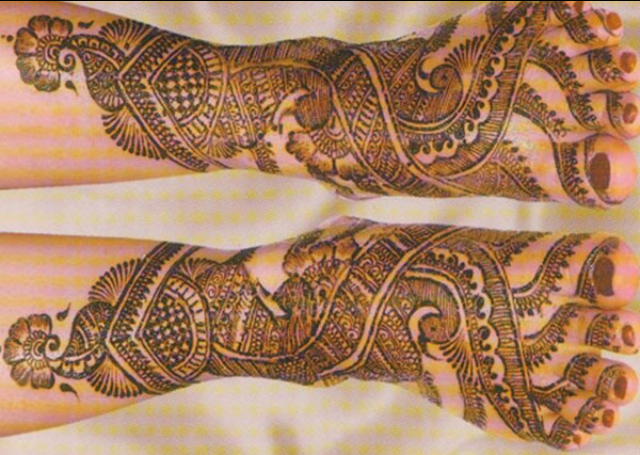 Elaborate Bridal Mehandi Design for the foot 