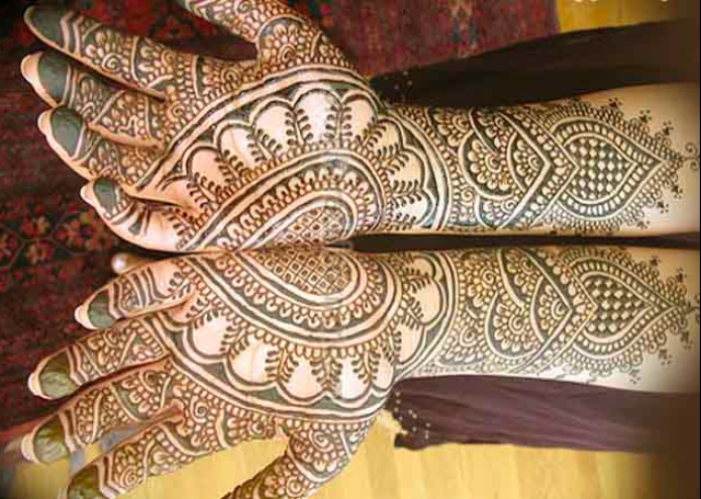 Bridal Mehandi Design with heart mirror and spades pattern