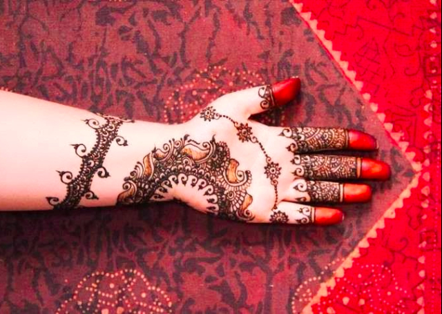 Simple yet exquisite Bridal Mehandi Design