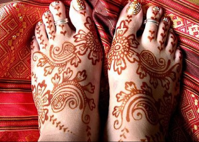 Bridal Mehandi Design with grand floral and mango motifs