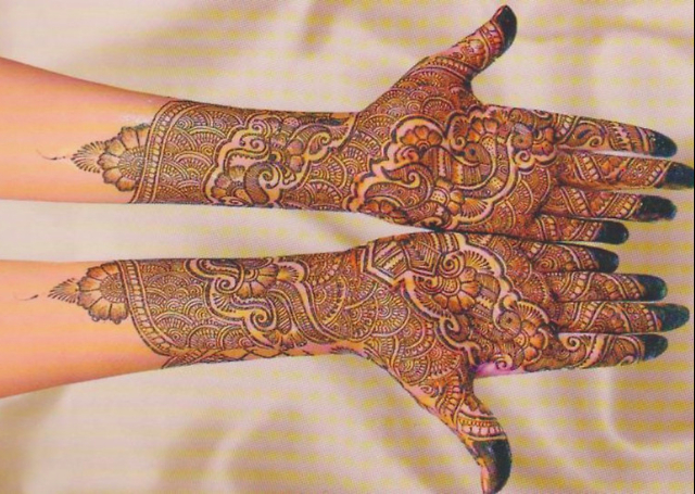 Bridal Mehandi Design focusing on a peacock pattern 