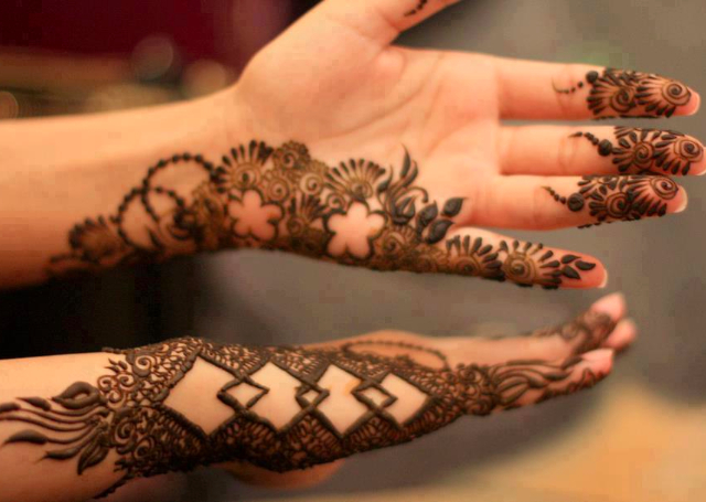 Cool Arabic Mehandi Design only on the sides of the hand