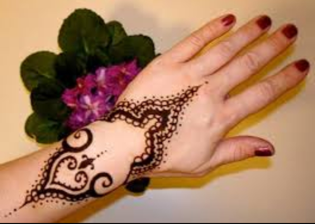 Latest Simple Mehandi Designs on the wrist in ornament pattern