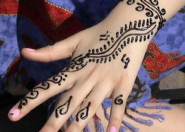 Latest Simple Mehandi Design with a very easy DIY pattern