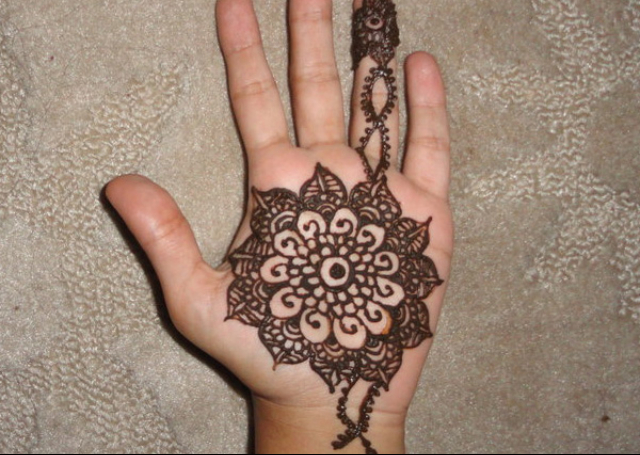 Simple Mehandi Design with bold round pattern of flower