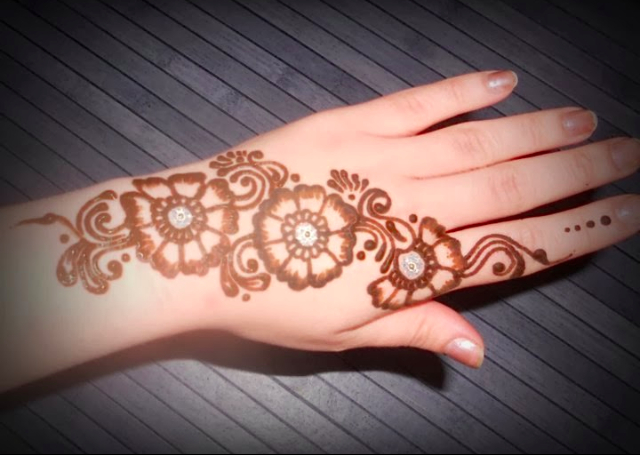 Simple Mehandi Design featuring a three flower bail pattern