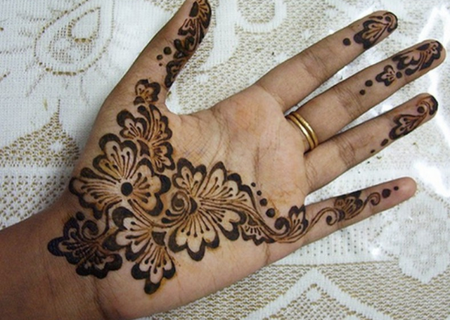 Mehendi design Flowers across hand 