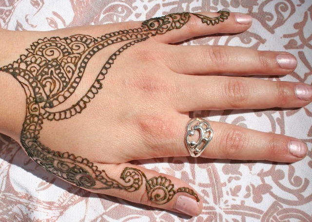 Jewelry motif Mehendi